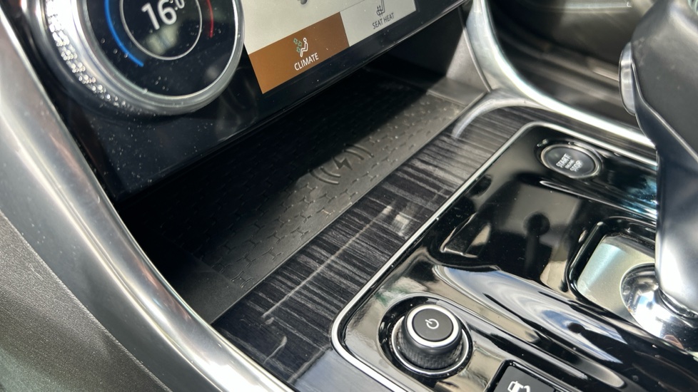 Jaguar XE 2.0 D200 R-Dynamic HSE 4dr Auto Diesel Saloon - Image 35