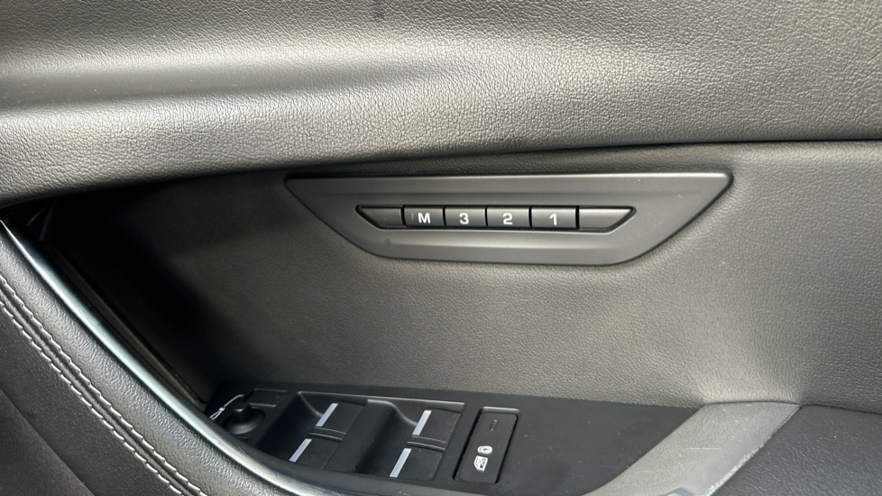 Jaguar XE 2.0 D200 R-Dynamic HSE 4dr Auto Diesel Saloon - Image 41