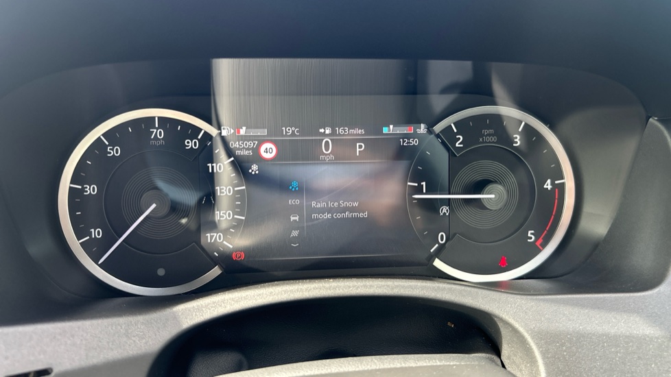 Jaguar XE 2.0 D200 R-Dynamic HSE 4dr Auto Diesel Saloon - Image 48