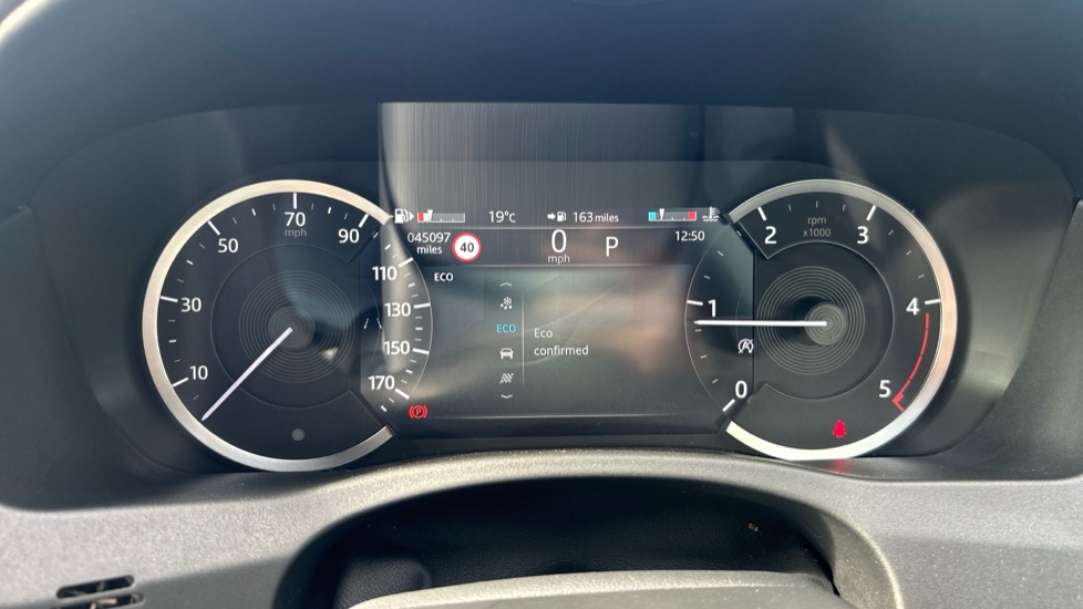 Jaguar XE 2.0 D200 R-Dynamic HSE 4dr Auto Diesel Saloon - Image 49