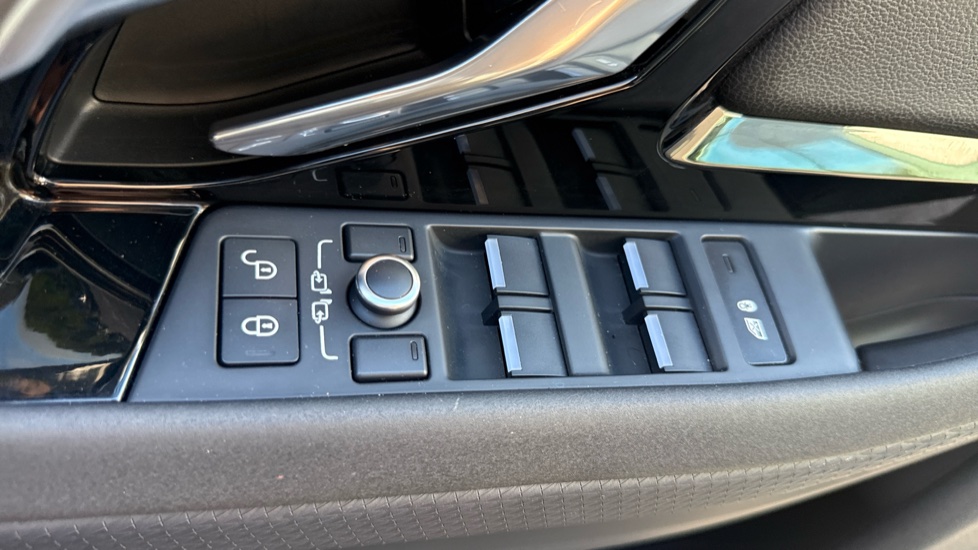 Land Rover Range Rover Evoque 2.0 P250 R-Dynamic S 5dr Auto Petrol Hatchback - Image 22
