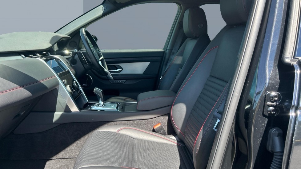 Land Rover Discovery Sport 1.5 P300e R-Dynamic SE 5dr Auto [5 Seat] Station Wagon - Image 3