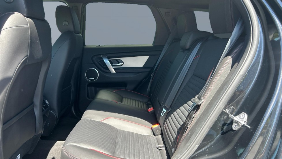 Land Rover Discovery Sport 1.5 P300e R-Dynamic SE 5dr Auto [5 Seat] Station Wagon - Image 4