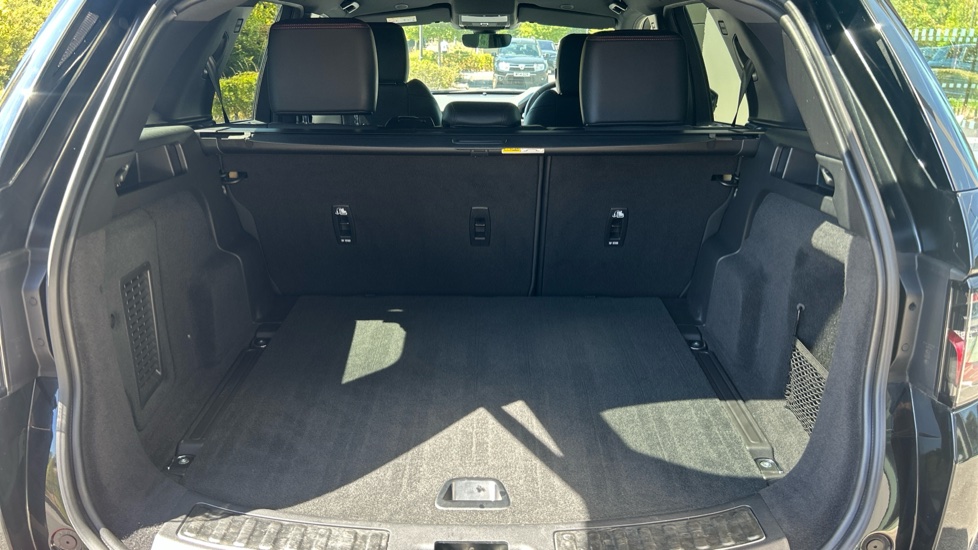 Land Rover Discovery Sport 1.5 P300e R-Dynamic SE 5dr Auto [5 Seat] Station Wagon - Image 10