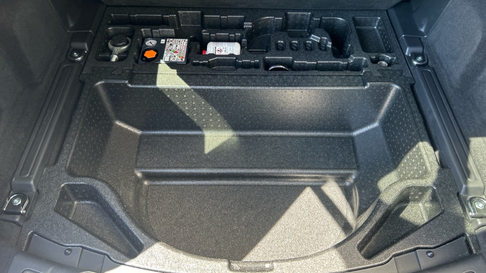 Land Rover Discovery Sport 1.5 P300e R-Dynamic SE 5dr Auto [5 Seat] Station Wagon - Image 30
