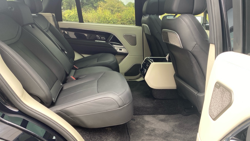 Land Rover Range Rover 4.4 P530 V8 Autobiography LWB 4dr Auto Petrol Estate - Image 22