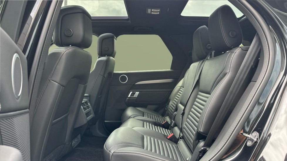 Land Rover Discovery 3.0 D350 Dynamic SE 5dr Auto Diesel Station Wagon - Image 4