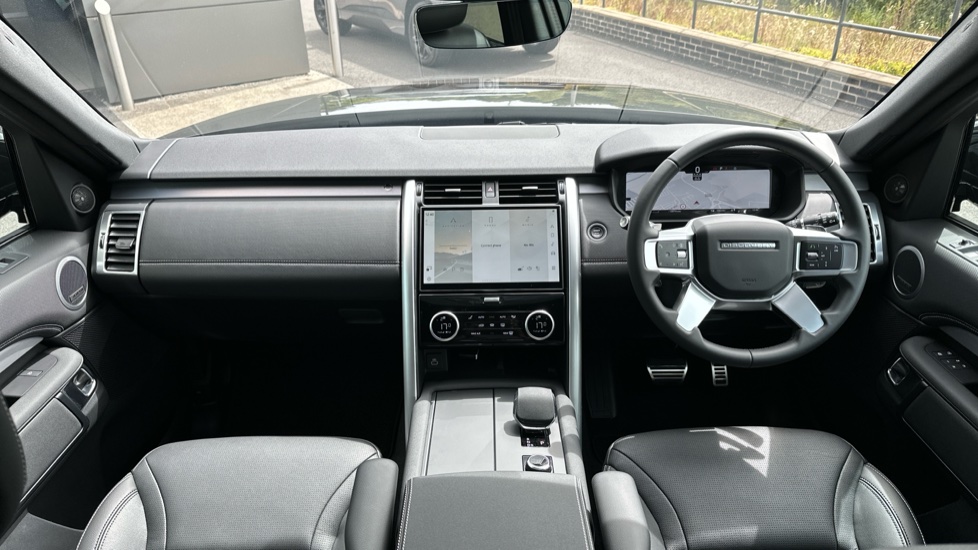 Land Rover Discovery 3.0 D350 Dynamic SE 5dr Auto Diesel Station Wagon - Image 9