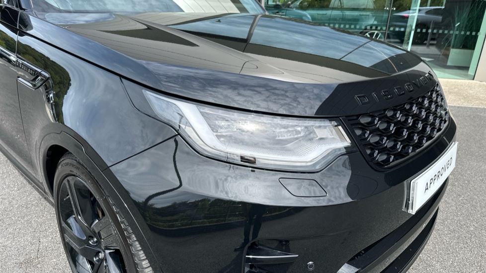 Land Rover Discovery 3.0 D350 Dynamic SE 5dr Auto Diesel Station Wagon - Image 17