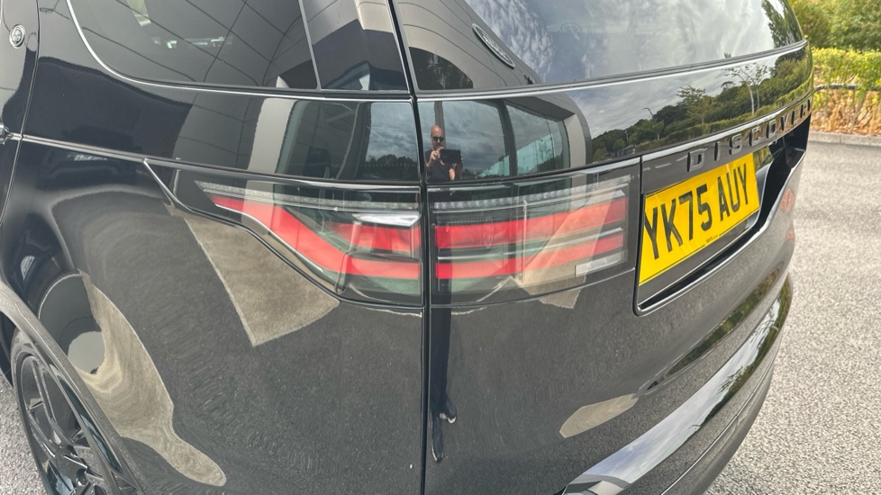 Land Rover Discovery 3.0 D350 Dynamic SE 5dr Auto Diesel Station Wagon - Image 19