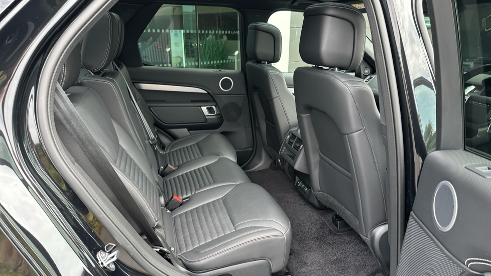 Land Rover Discovery 3.0 D350 Dynamic SE 5dr Auto Diesel Station Wagon - Image 47