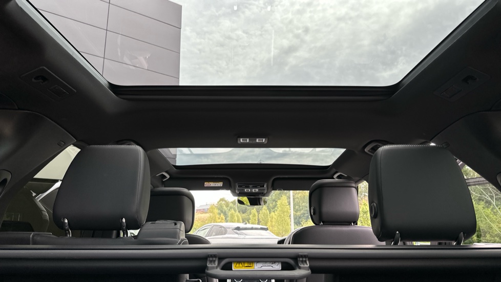 Land Rover Discovery 3.0 D350 Dynamic SE 5dr Auto Diesel Station Wagon - Image 54