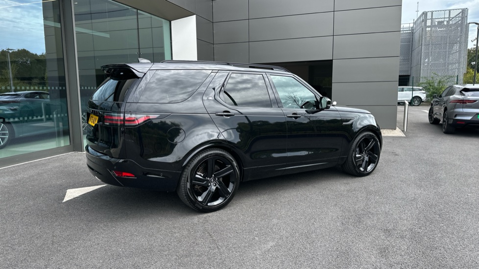 Land Rover Discovery 3.0 D350 Dynamic SE 5dr Auto Diesel Station Wagon - Image 62