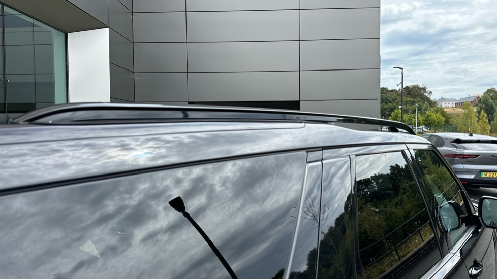 Land Rover Discovery 3.0 D350 Dynamic SE 5dr Auto Diesel Station Wagon - Image 63