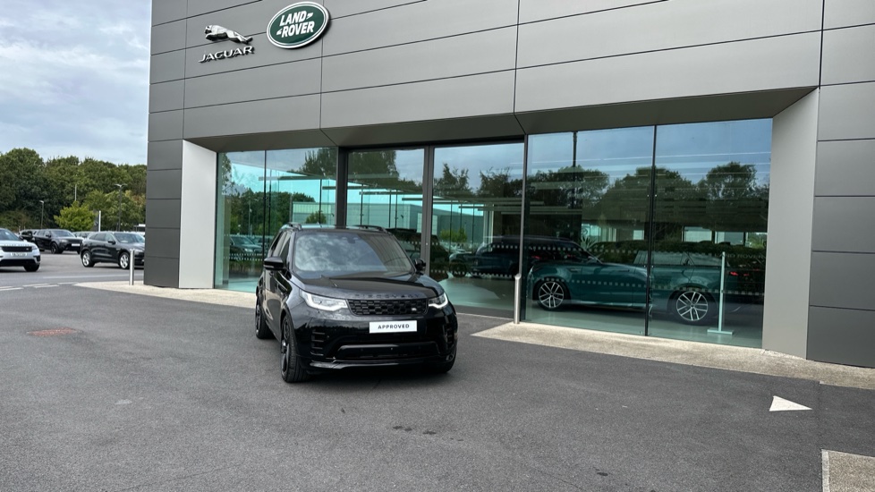Land Rover Discovery 3.0 D350 Dynamic SE 5dr Auto Diesel Station Wagon - Image 73