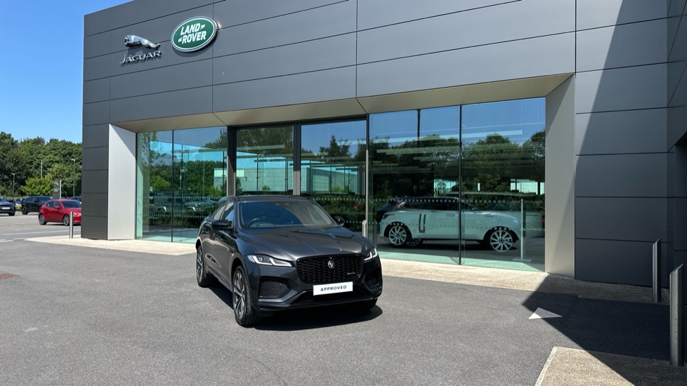 Jaguar F-Pace 2.0 P400e R-Dynamic HSE Black 5dr Auto AWD Estate - Image 27