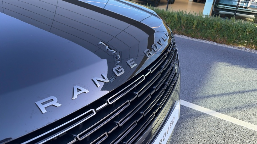 Land Rover Range Rover 4.4 P530 V8 Autobiography 4dr Auto Petrol Estate - Image 20