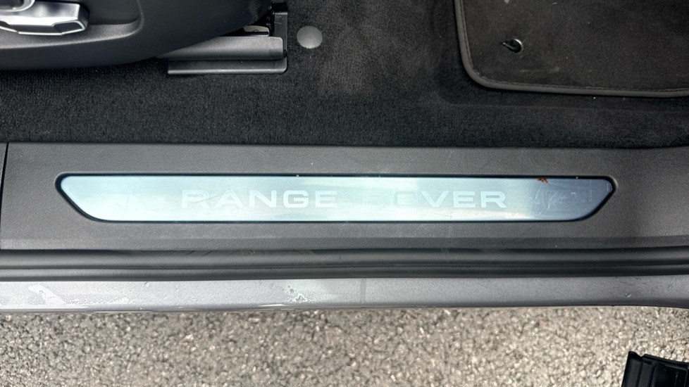 Land Rover Range Rover Evoque 2.0 D200 Autobiography 5dr Auto [Revised] Diesel Hatchback - Image 30