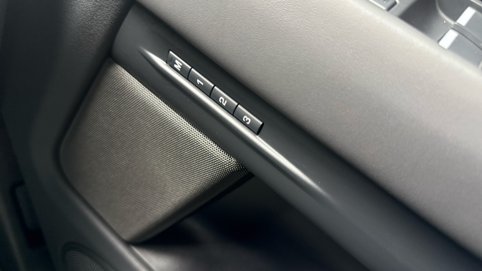 Land Rover Range Rover Evoque 2.0 D200 Autobiography 5dr Auto [Revised] Diesel Hatchback - Image 41