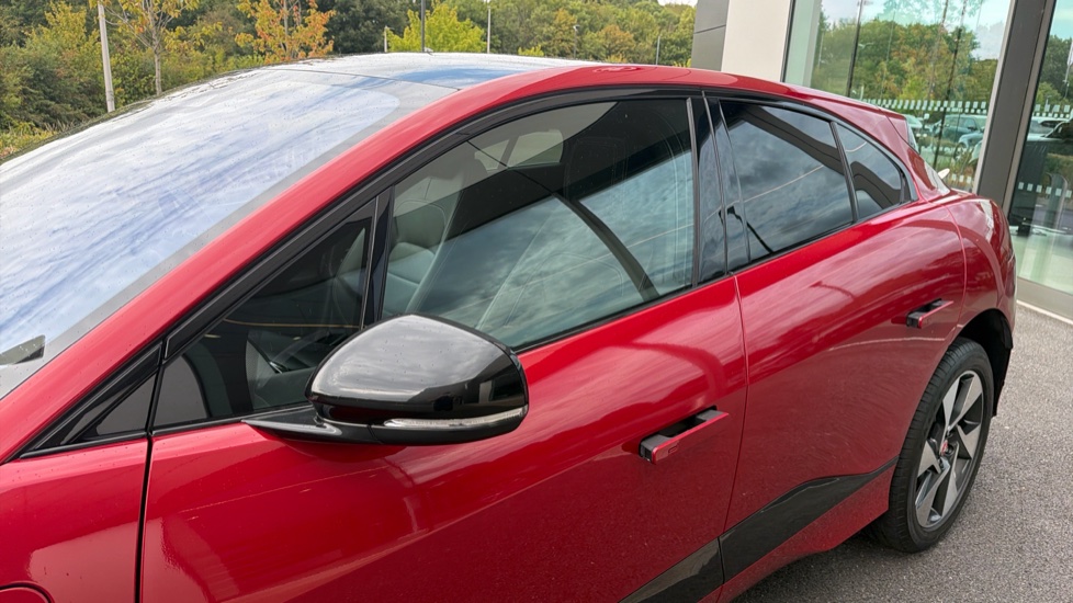Jaguar I-Pace 294kW EV400 Black 90kWh 5dr Auto [11kW Charger] Electric Estate - Image 25