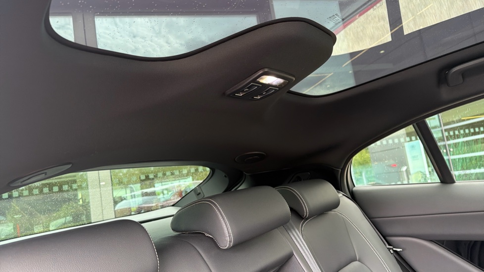 Jaguar I-Pace 294kW EV400 Black 90kWh 5dr Auto [11kW Charger] Electric Estate - Image 36