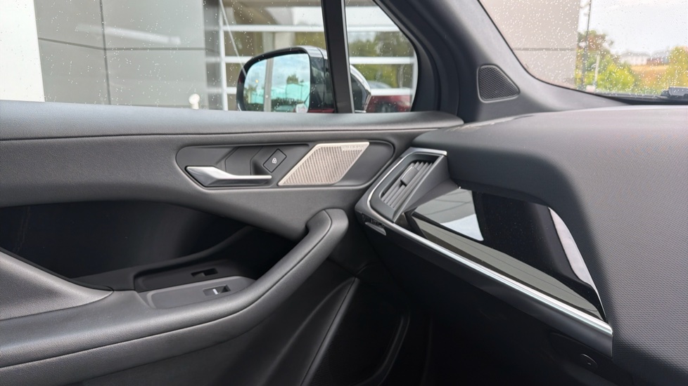 Jaguar I-Pace 294kW EV400 Black 90kWh 5dr Auto [11kW Charger] Electric Estate - Image 46