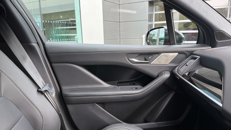 Jaguar I-Pace 294kW EV400 Black 90kWh 5dr Auto [11kW Charger] Electric Estate - Image 49