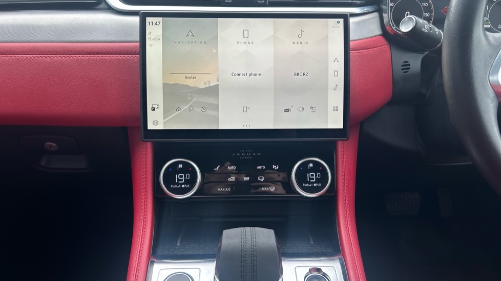 Jaguar F-Pace 2.0 P400e R-Dynamic S 5dr Auto AWD Estate - Image 14