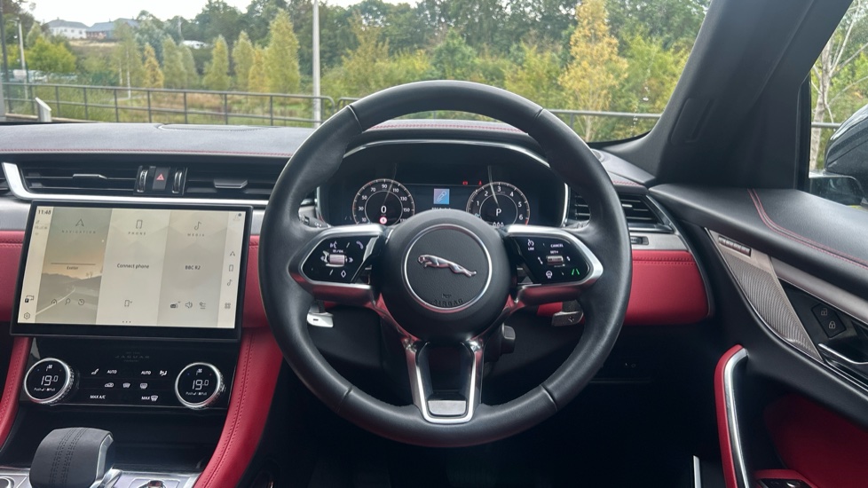 Jaguar F-Pace 2.0 P400e R-Dynamic S 5dr Auto AWD Estate - Image 15