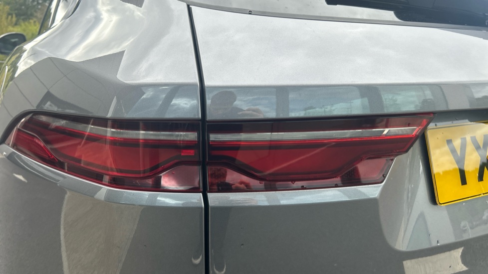 Jaguar F-Pace 2.0 P400e R-Dynamic S 5dr Auto AWD Estate - Image 19
