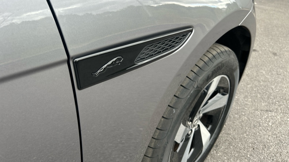 Jaguar F-Pace 2.0 P400e R-Dynamic S 5dr Auto AWD Estate - Image 24
