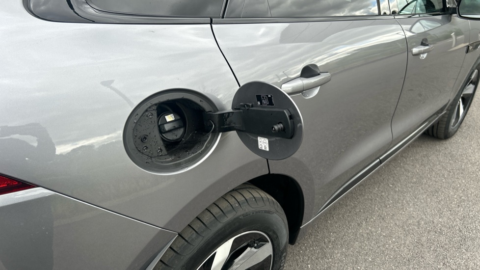 Jaguar F-Pace 2.0 P400e R-Dynamic S 5dr Auto AWD Estate - Image 27