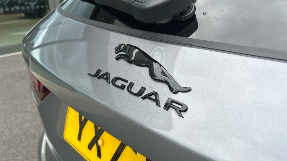 Jaguar F-Pace 2.0 P400e R-Dynamic S 5dr Auto AWD Estate - Image 29