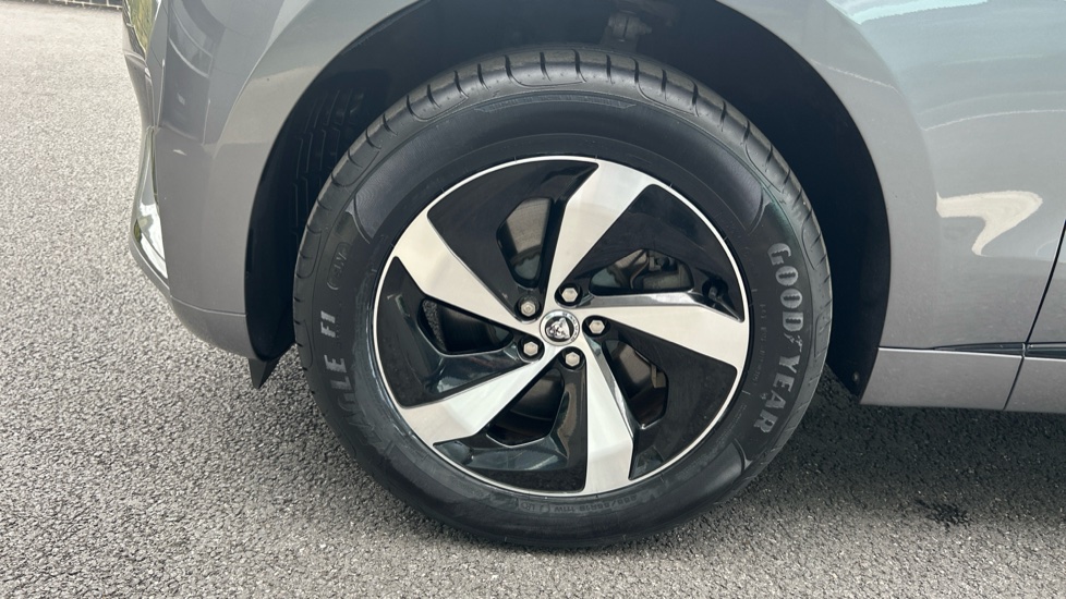 Jaguar F-Pace 2.0 P400e R-Dynamic S 5dr Auto AWD Estate - Image 39