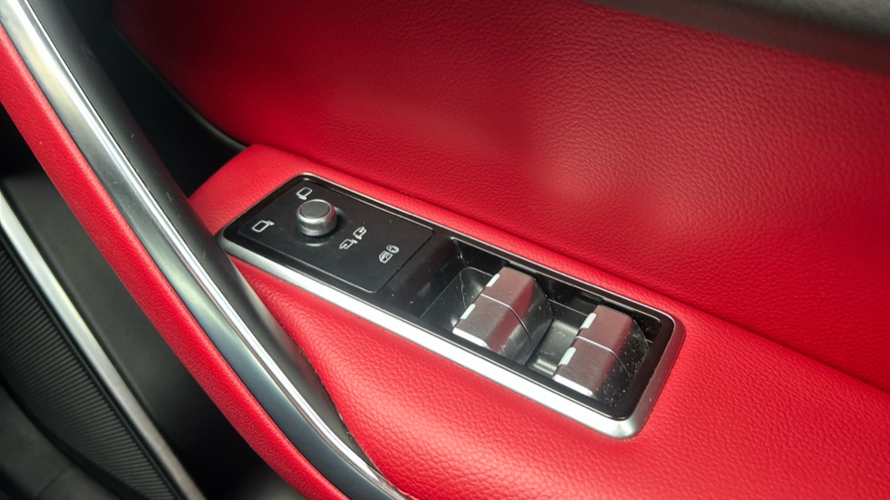 Jaguar F-Pace 2.0 P400e R-Dynamic S 5dr Auto AWD Estate - Image 43