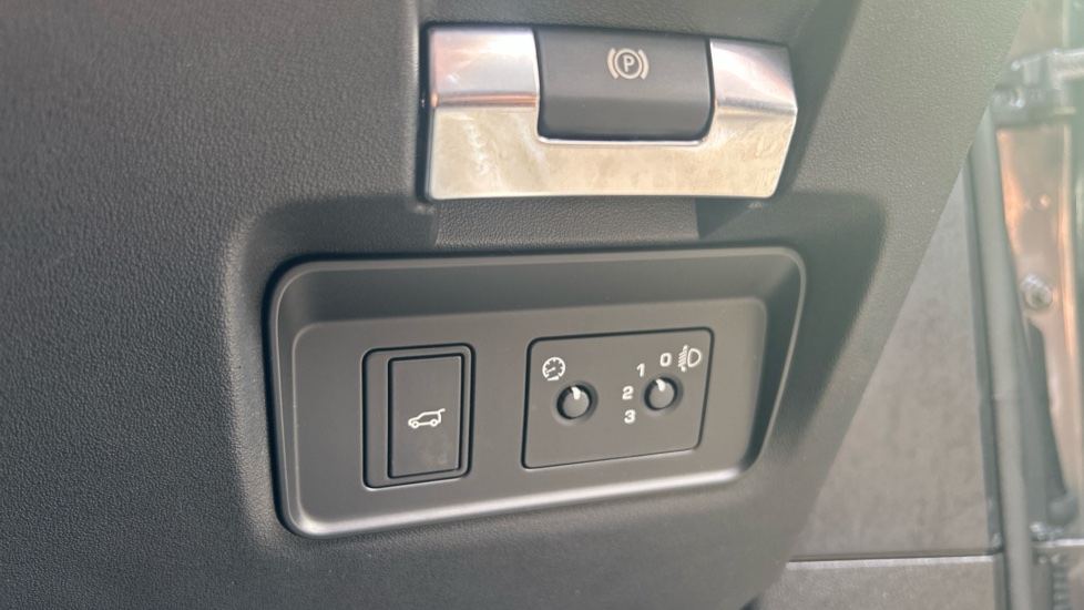 Land Rover Range Rover Evoque 2.0 P250 R-Dynamic S 5dr Auto Petrol Hatchback - Image 32