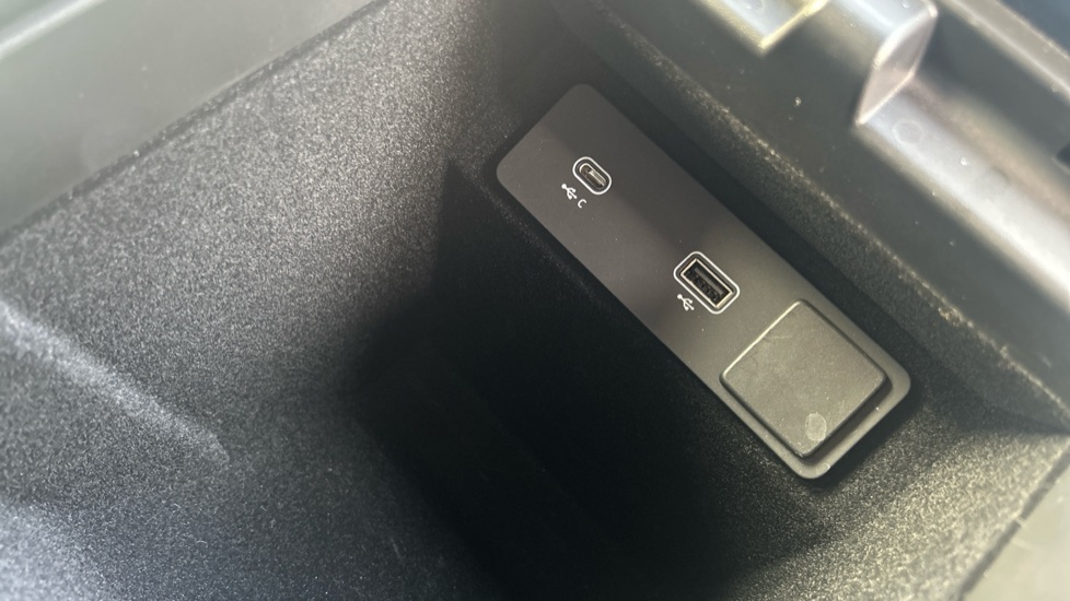 Land Rover Range Rover Evoque 2.0 P250 R-Dynamic S 5dr Auto Petrol Hatchback - Image 35