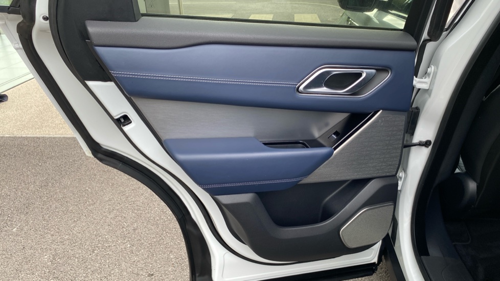 Land Rover Range Rover Velar 2.0 D180 R-Dynamic HSE 5dr Auto Diesel Estate - Image 25