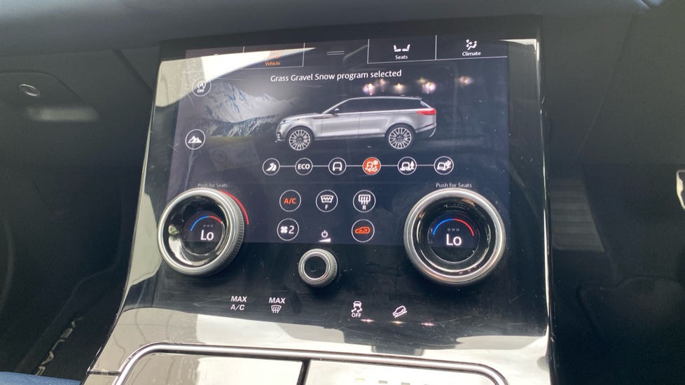 Land Rover Range Rover Velar 2.0 D180 R-Dynamic HSE 5dr Auto Diesel Estate - Image 47