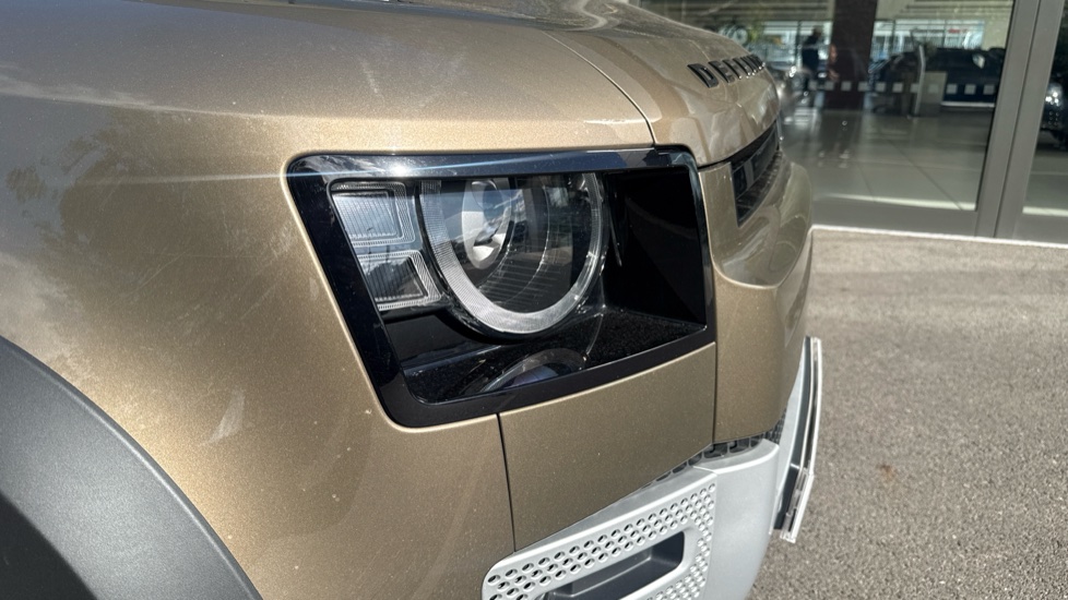 Land Rover Defender 2.0 D240 First Edition 110 5dr Auto [7 Seat] Diesel Estate - Image 17