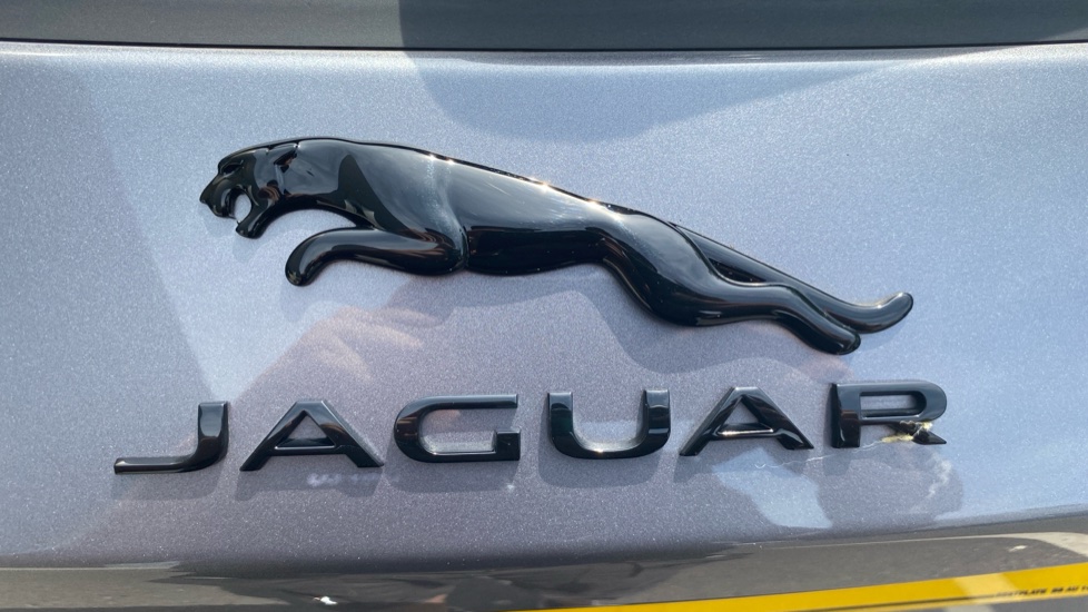 Jaguar E-Pace 2.0 D200 R-Dynamic SE Black 5dr Auto Diesel Estate - Image 21