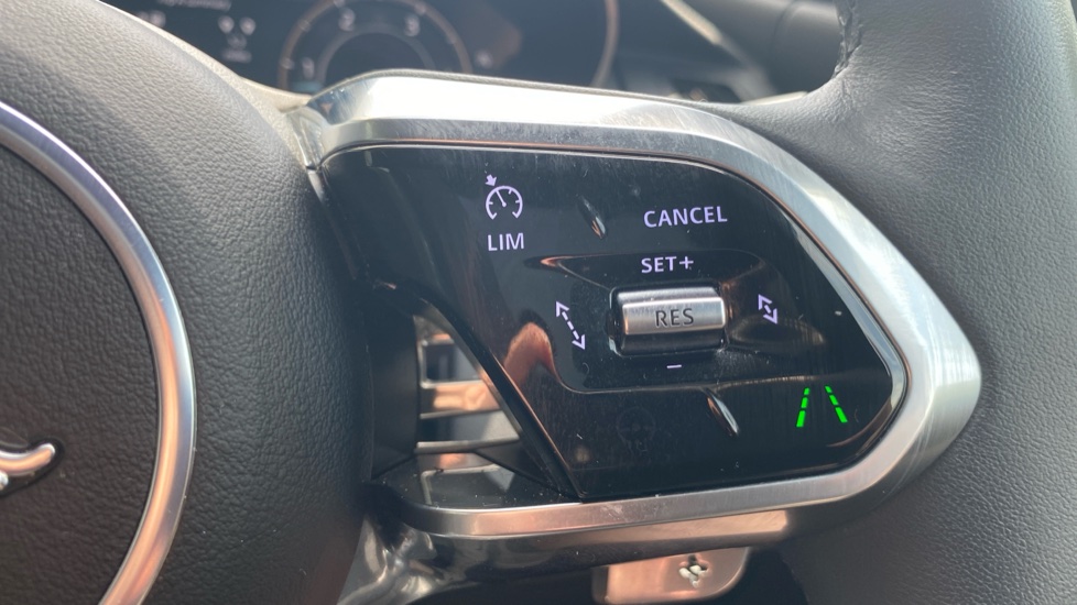Jaguar E-Pace 2.0 D200 R-Dynamic SE Black 5dr Auto Diesel Estate - Image 33
