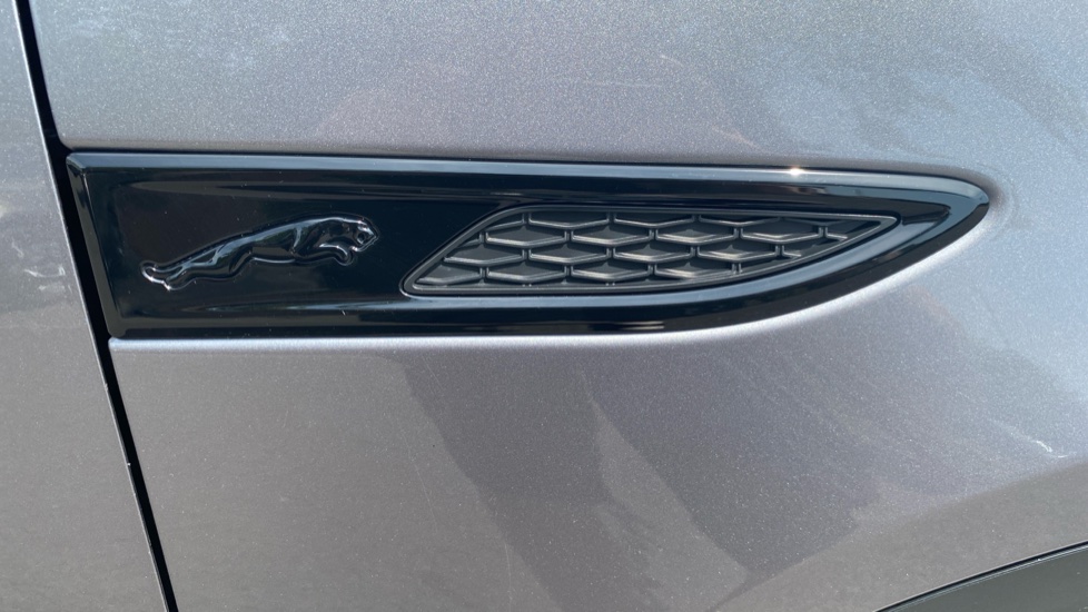 Jaguar E-Pace 2.0 D200 R-Dynamic SE Black 5dr Auto Diesel Estate - Image 48