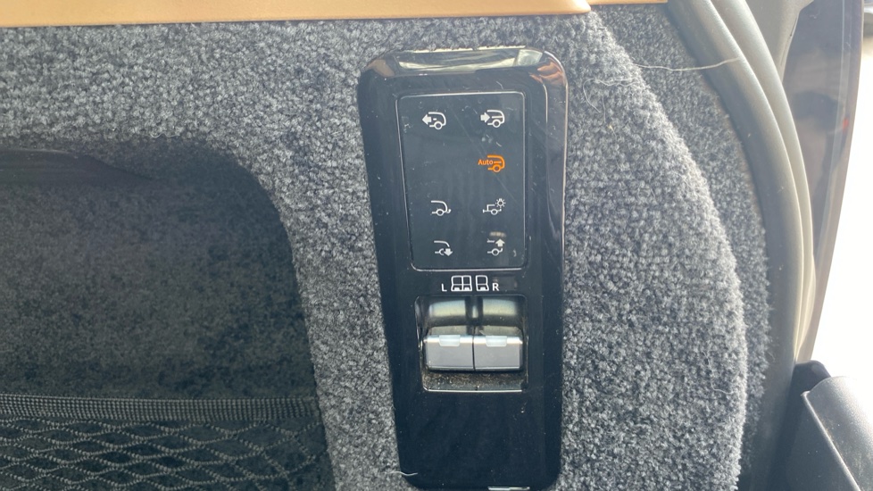 Land Rover Range Rover 3.0 P440e HSE 4dr Auto Estate - Image 30