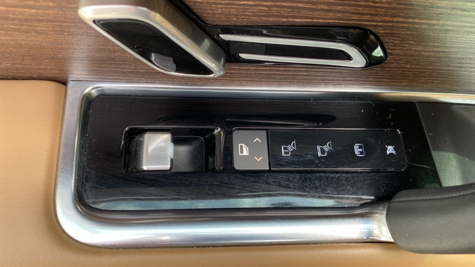 Land Rover Range Rover 3.0 P440e HSE 4dr Auto Estate - Image 38
