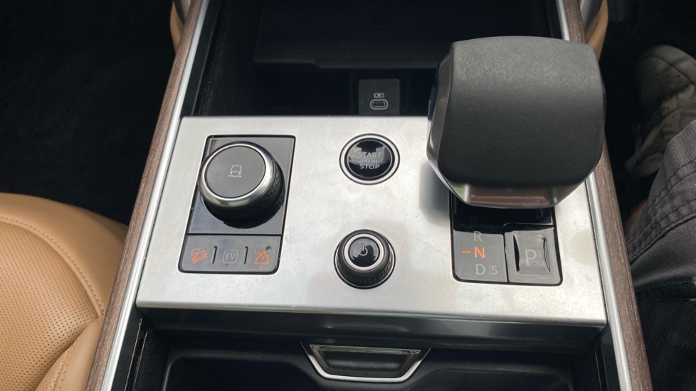 Land Rover Range Rover 3.0 P440e HSE 4dr Auto Estate - Image 64