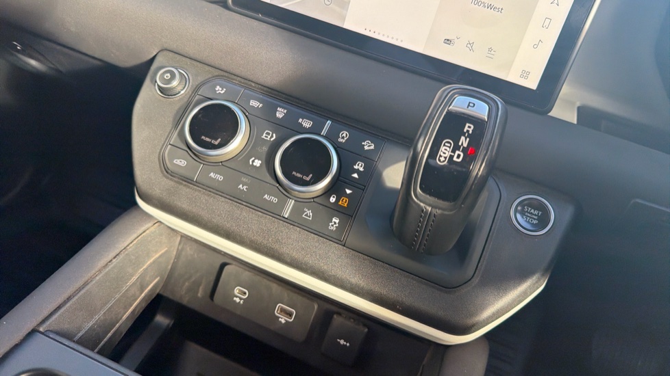 Land Rover Defender 3.0 D250 SE 110 5dr Auto Diesel Estate - Image 13