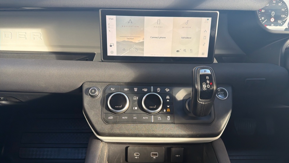 Land Rover Defender 3.0 D250 SE 110 5dr Auto Diesel Estate - Image 14