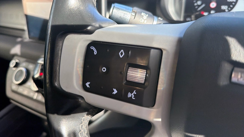 Land Rover Defender 3.0 D250 SE 110 5dr Auto Diesel Estate - Image 29