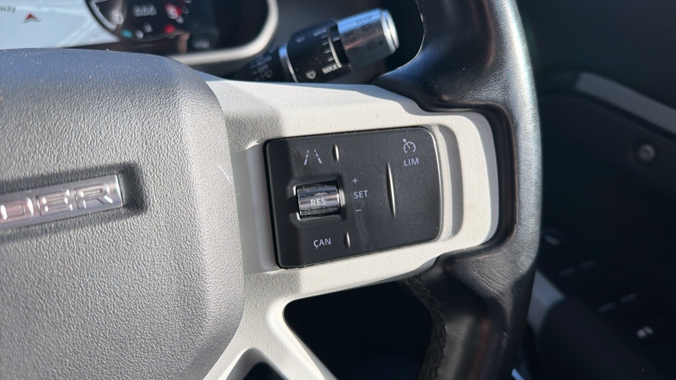 Land Rover Defender 3.0 D250 SE 110 5dr Auto Diesel Estate - Image 30